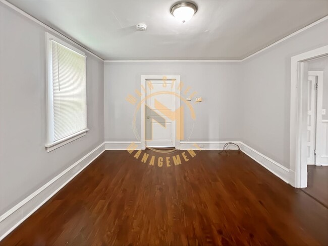 Foto del edificio - 223 E Franklin Ave