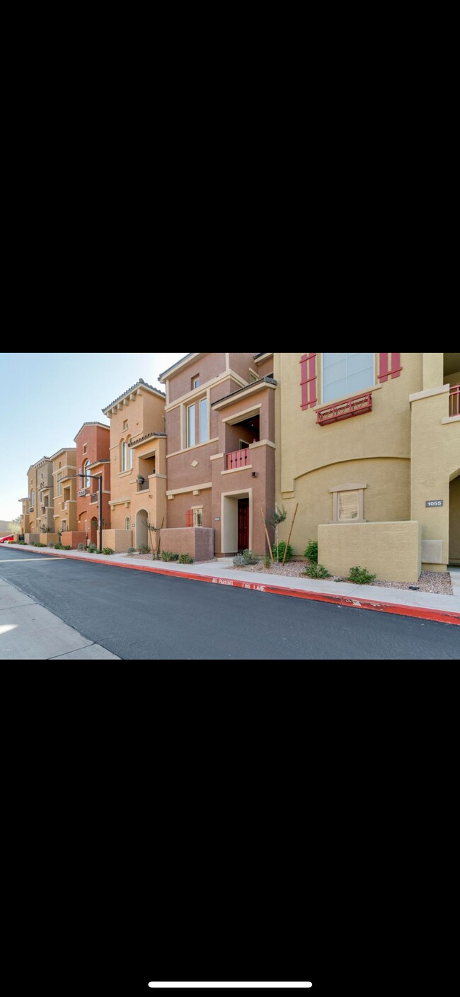 Building Photo - 240 W Juniper Ave