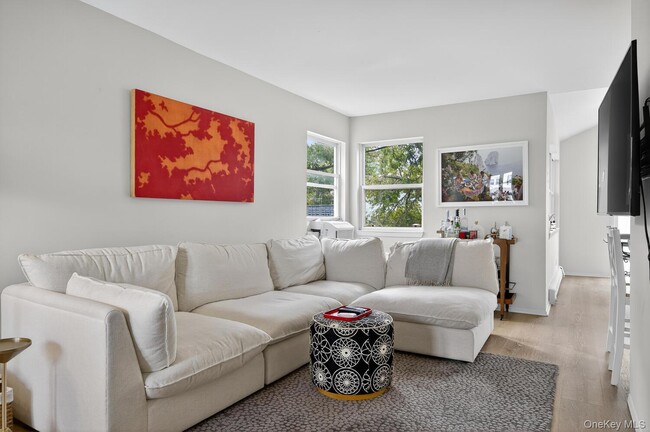 Building Photo - 22 8th St