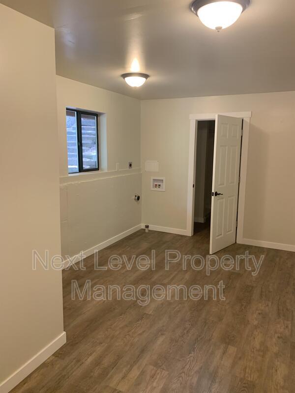 Building Photo - 217 Lake Blaine Dr