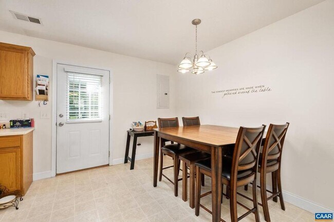 Foto del edificio - 2 Story Townhouse in Grottoes