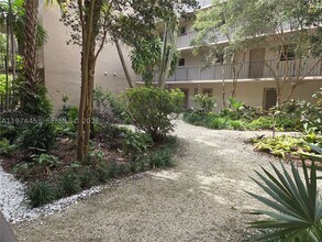 Building Photo - 13020 SW 92nd Ave