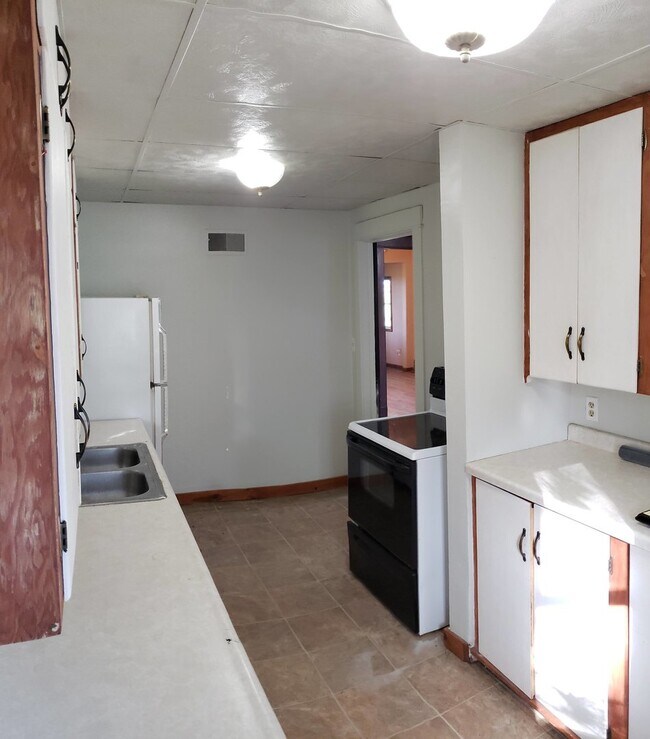 Foto del edificio - 3 bedroom 1 bath house