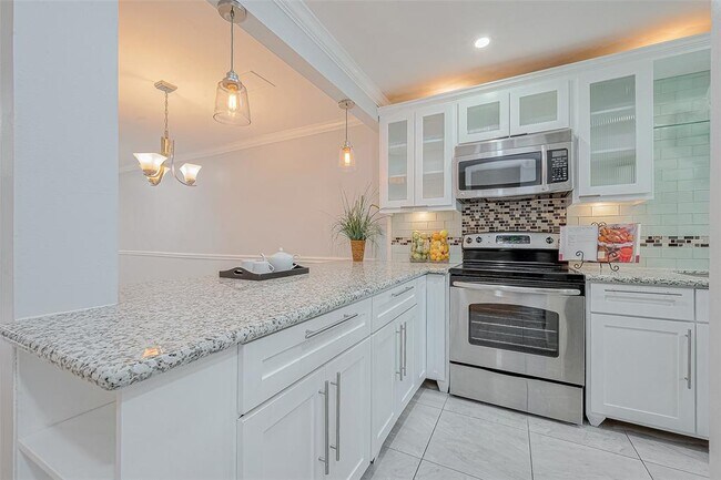 Building Photo - 2710 Briarhurst Dr