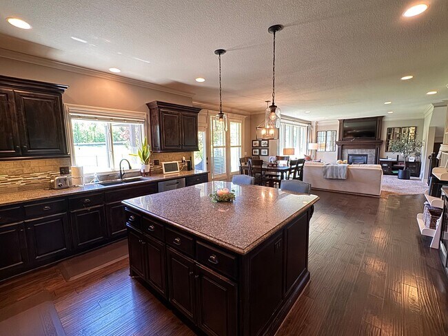 Building Photo - 5BR/5BA | Single Family Home | 3-Car Garage Parking | Fenced backyard