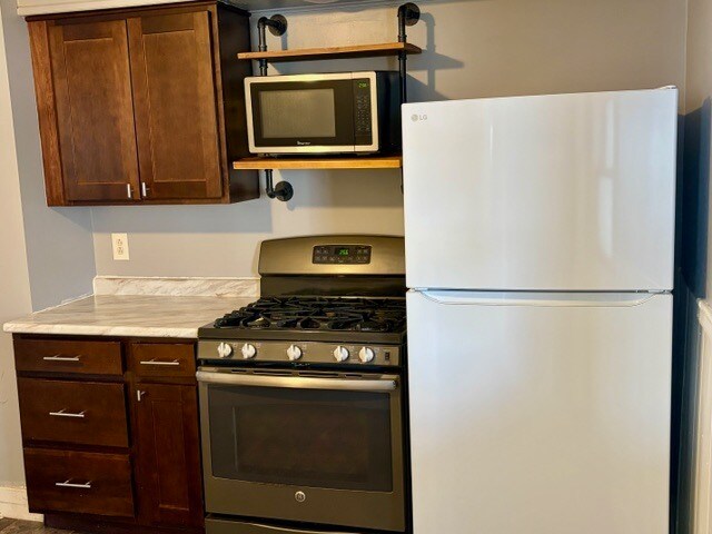 Foto del edificio - 528 Logan St