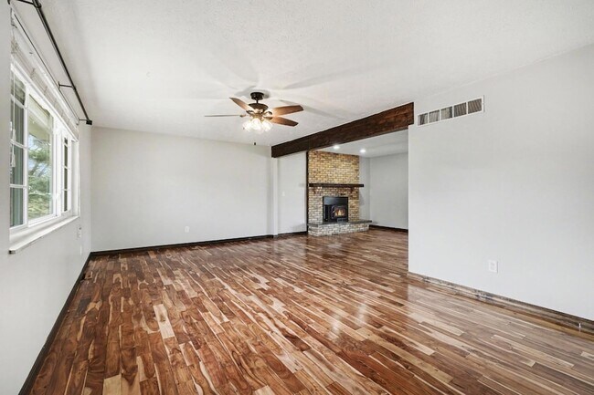 Foto del edificio - 24981 State Line Rd