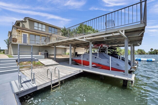 Foto del edificio - 533 Lighthouse Dr