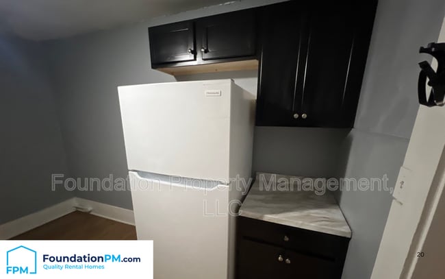 Building Photo - 2843 Woodlawn Terrace