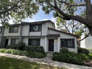 Building Photo - 1910 W Palmyra Ave
