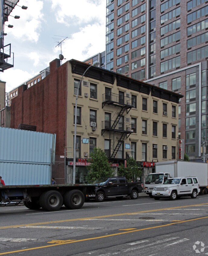Building Photo - 610-614 11th Ave