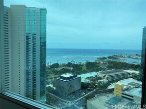 Building Photo - 1177 Queen St