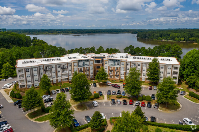 Lake Crabtree - Weston Lakeside Apartments