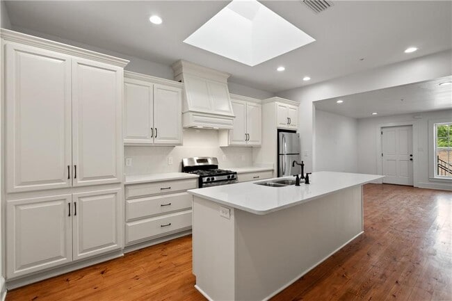 Building Photo - 362 Dauphin St