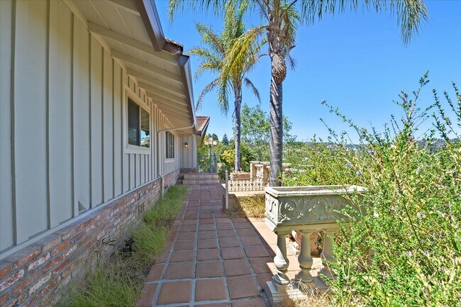 Building Photo - 1150 Chula Vista Dr