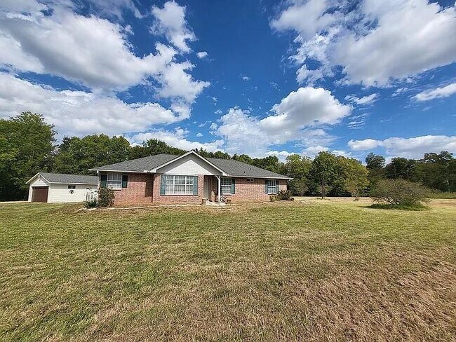 Building Photo - 33802 Pecan Hill Dr