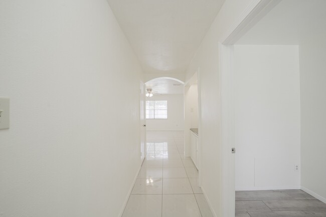 Foto del edificio - 9811 Mango St