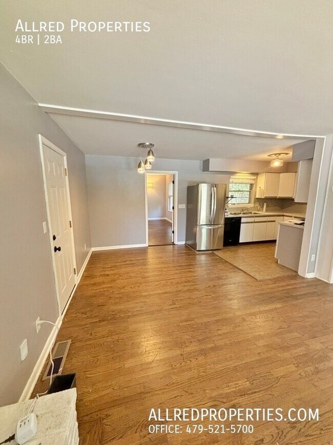 Foto del edificio - Beautiful 4BR/2BA Home Near U of A! Decemb...