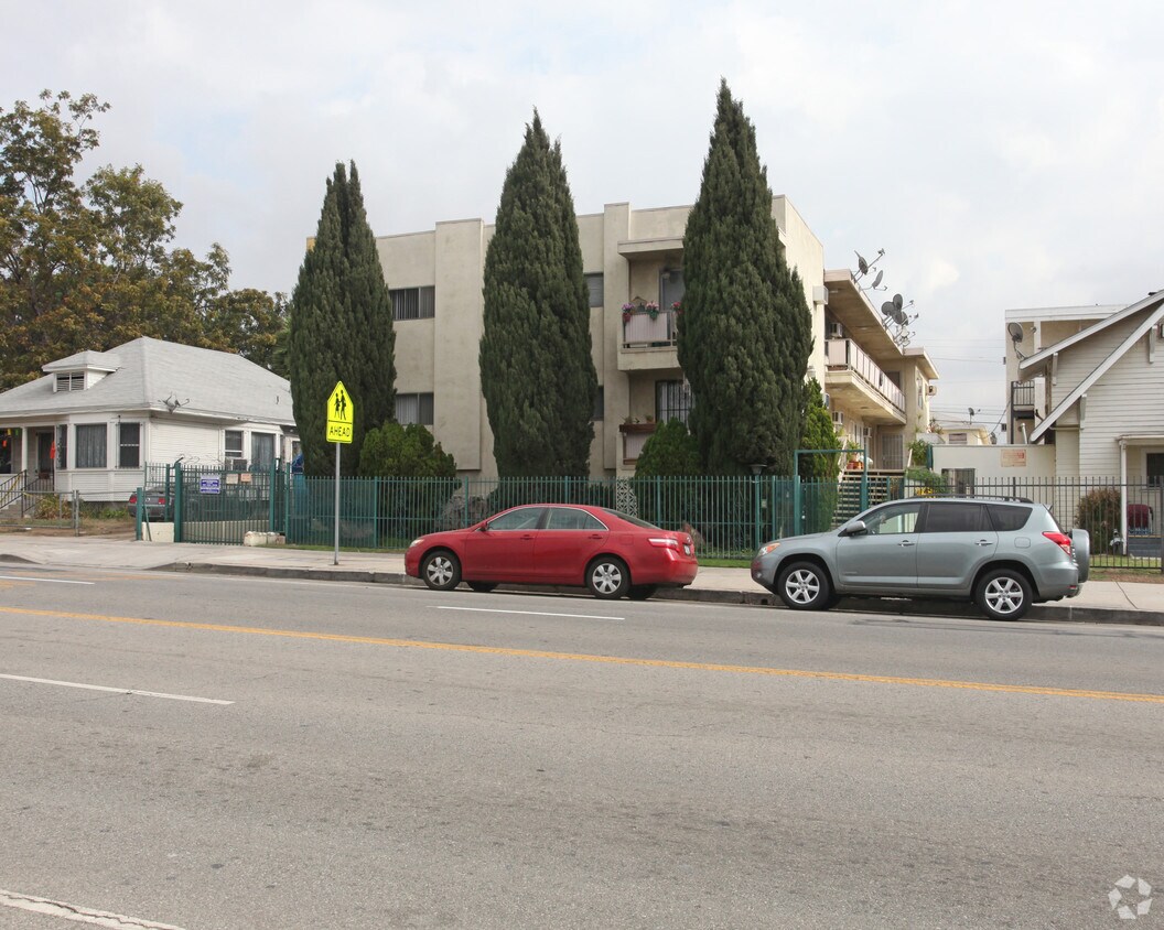 Foto del edificio - 1140 N Cahuenga Blvd