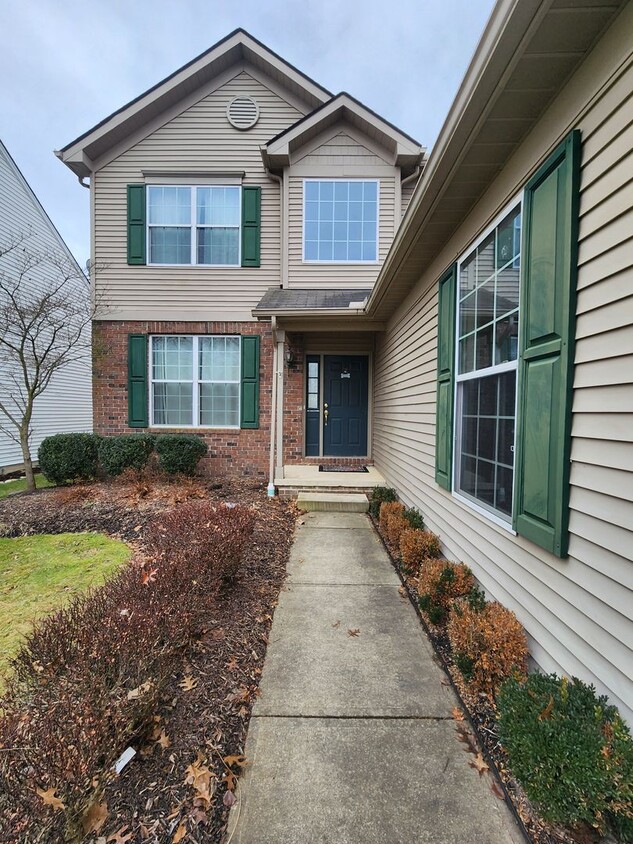 Foto principal - Beautiful 4 Bedroom Home Available in Avon...