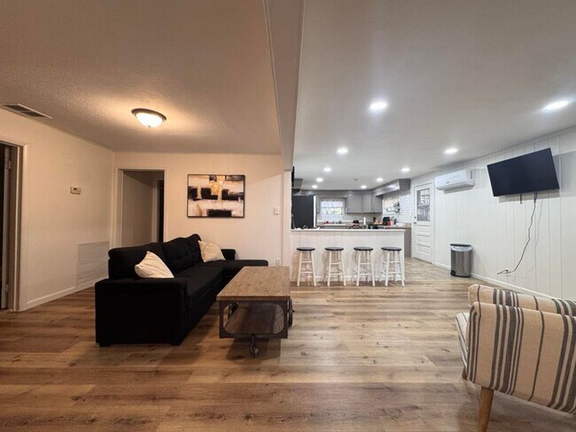 Building Photo - Charming 4 Bedroom in Port Orange