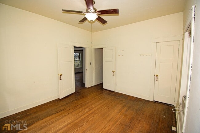 Building Photo - 910 Park St