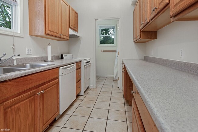 Building Photo - 6 br, 3 bath House - 1213 Prospect St