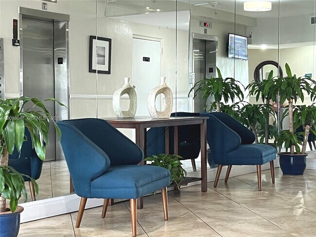 Foto del edificio - 2350 NE 135th St