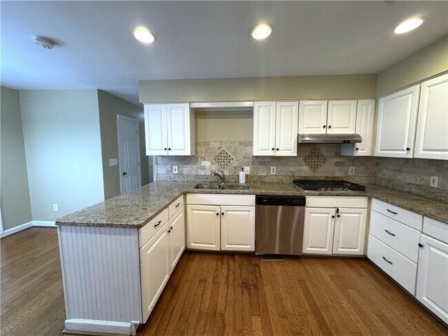 Foto del edificio - 5338 Roberts Dr
