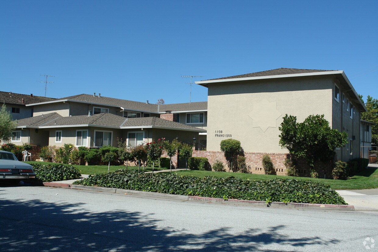 Primary Photo - 1109 Francisco Ave