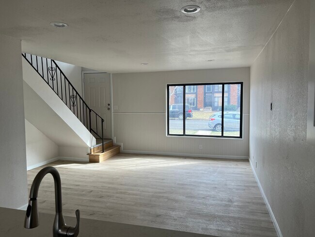 Family room - 1338 S Crystal Way