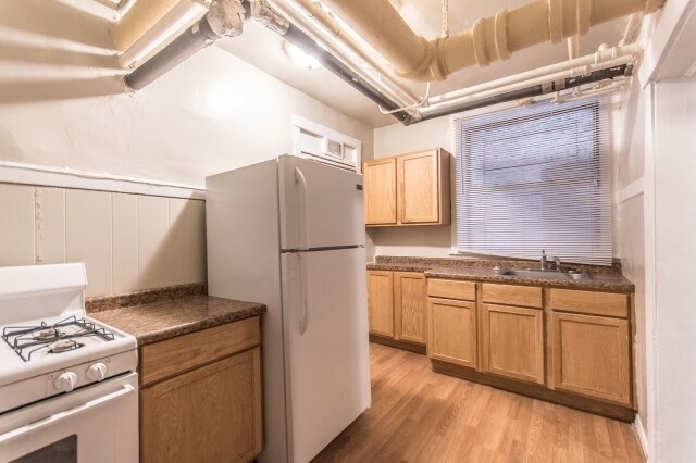 Foto del edificio - 7044 N Greenview Ave