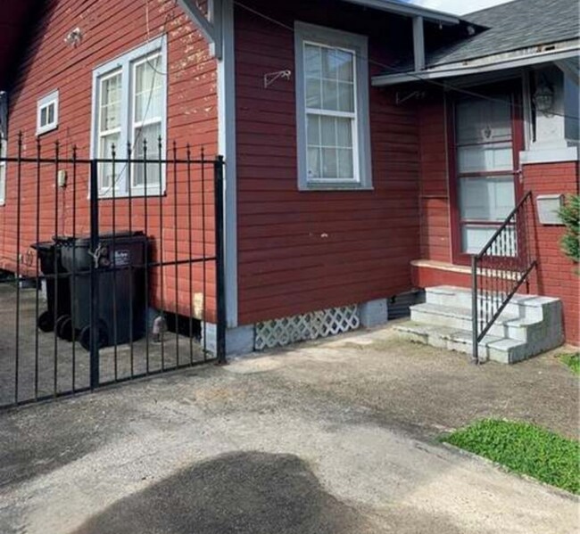 Foto del edificio - 2744 Dreux Ave