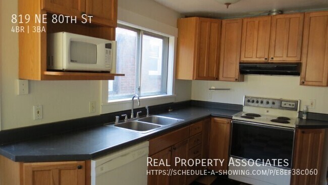 Foto del edificio - 819 NE 80th St