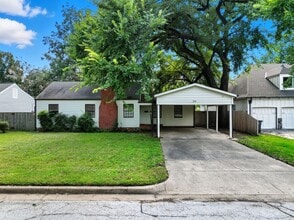 Building Photo - 124 E 33rd Pl