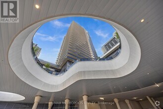 Building Photo - 5105-5105 Hurontario St