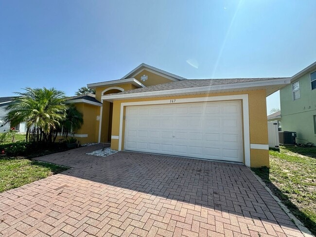 Building Photo - Fenced In 4/2 Haines City Home!