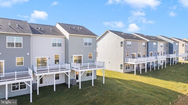 Building Photo - 569 Seeback Dr