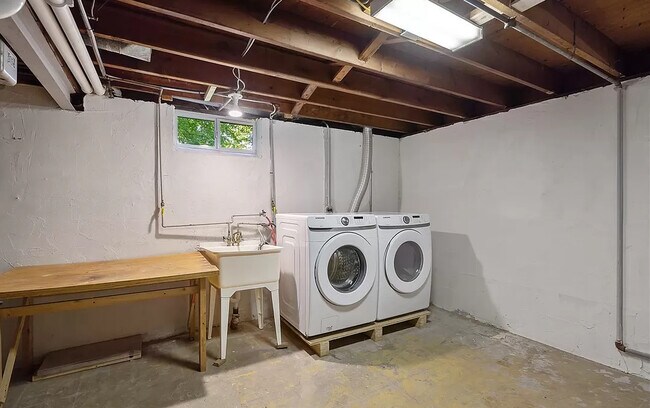 Building Photo - 746 Westmoreland Ave