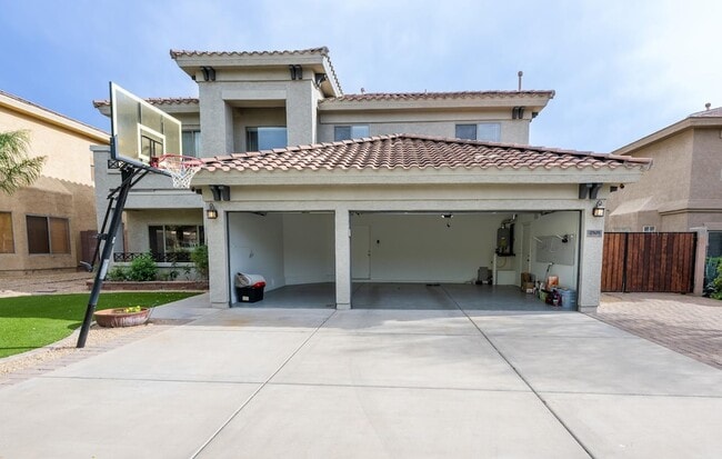 Building Photo - 2521 W Tumbleweed Dr
