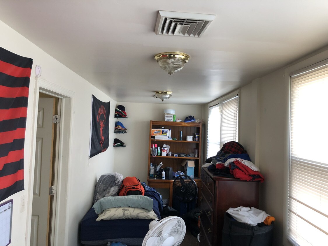 Primary Photo - 228 Hamilton St