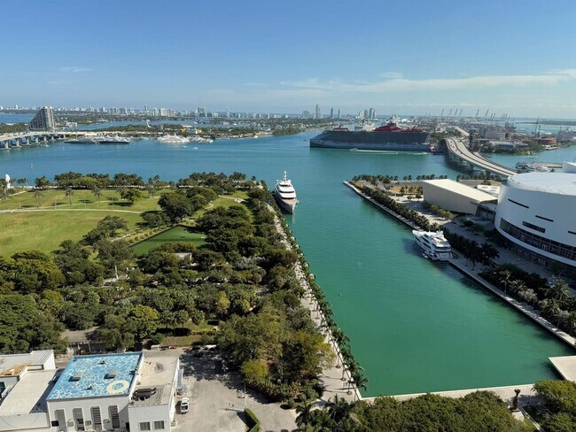 Foto del edificio - 900 Biscayne Blvd
