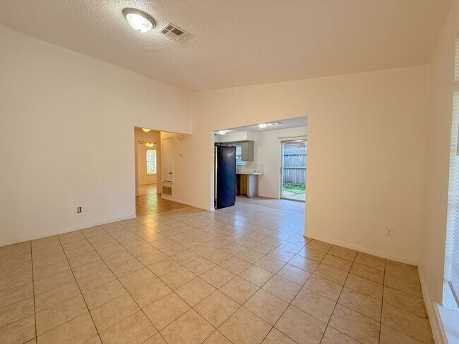 Building Photo - MWC HOME FOR RENT!