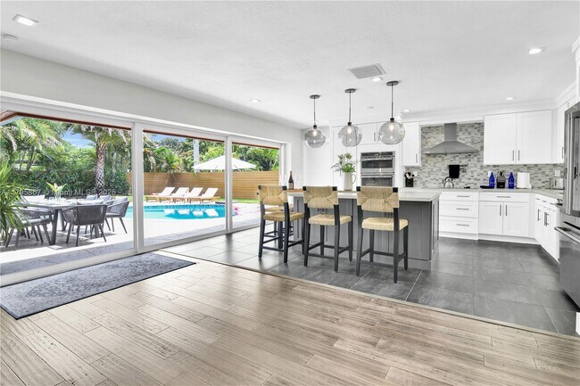 Foto del edificio - 2197 NE 61st Ct