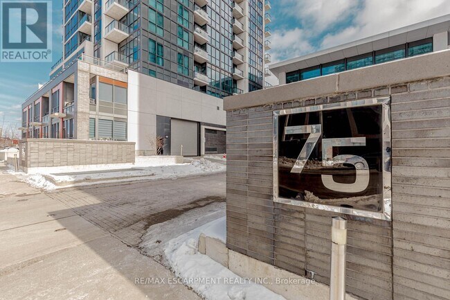Photo du bâtiment - 75 Eglinton Ave W