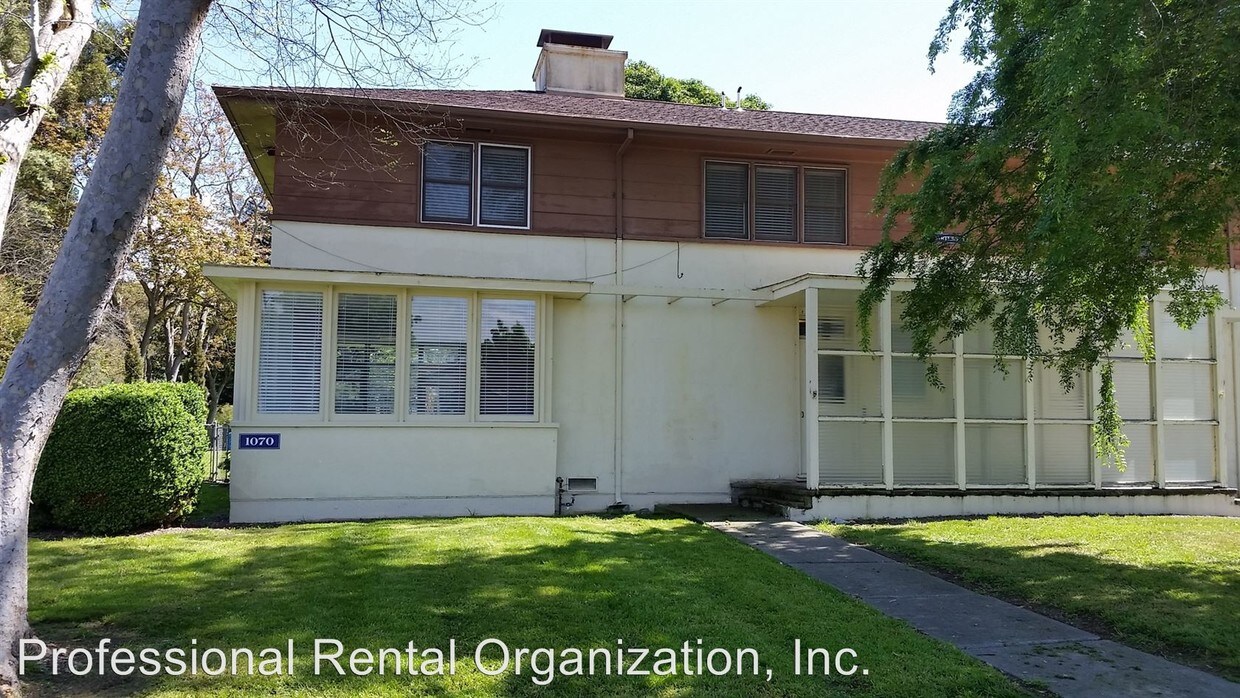 Primary Photo - 1070 Azuar Drive