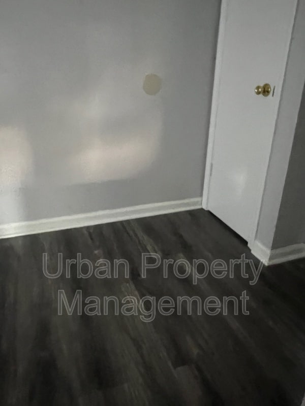 Building Photo - 713 Regent Pl