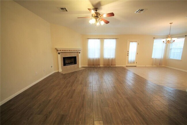 Building Photo - 9612 Castle Pines Dr