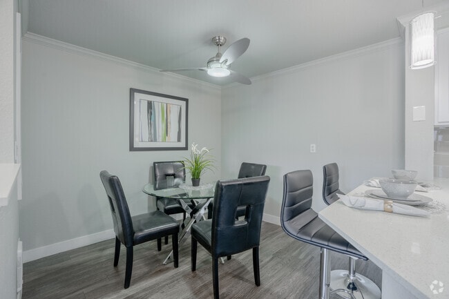 2BR, 1BA - 862SF - Overlook at Lakemont