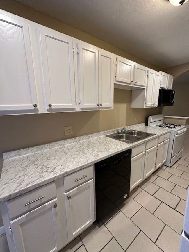 Foto del edificio - 722-726 S. Kennedy Ave.